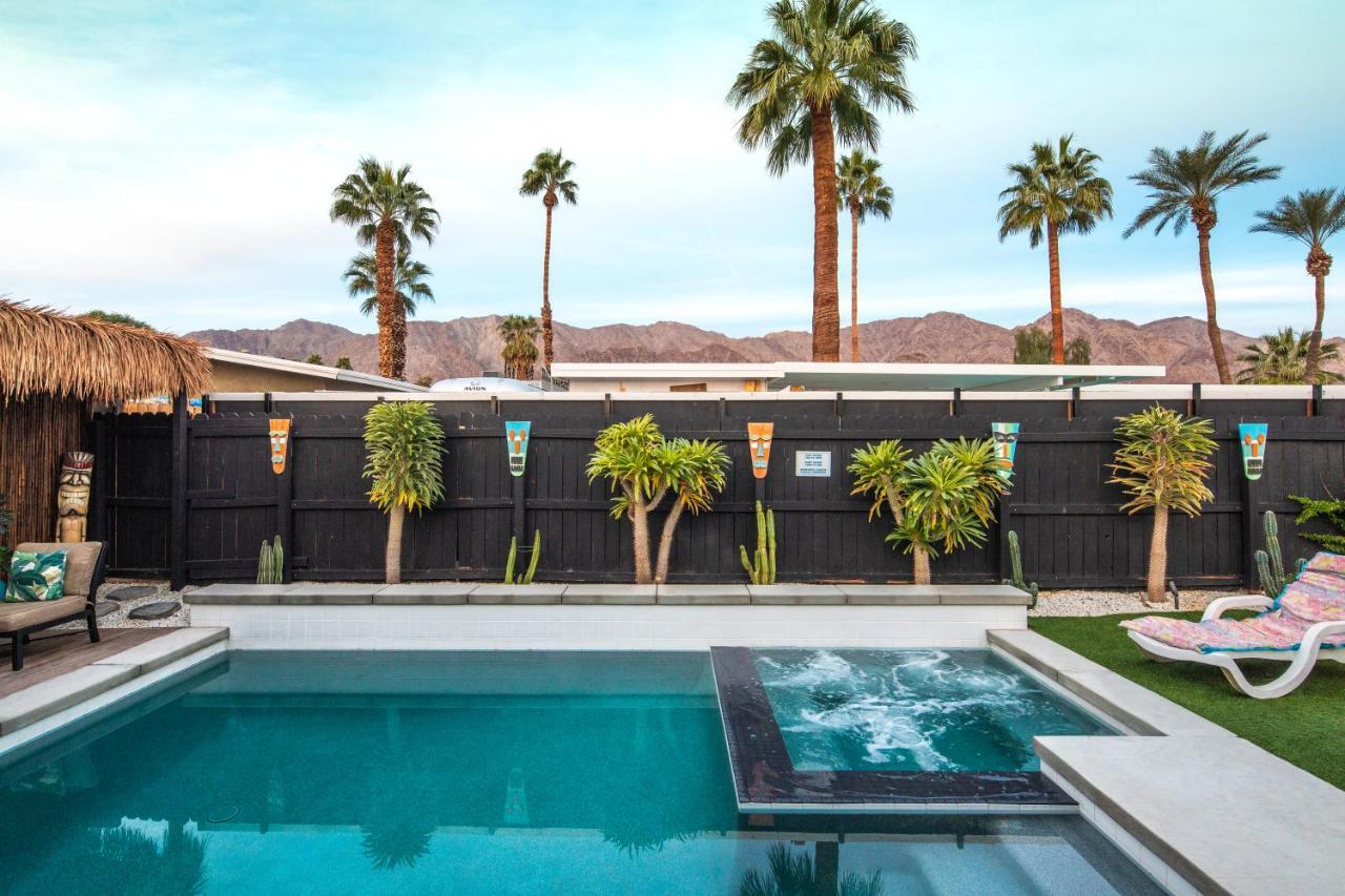 Mid-Century Modern Home In Beautiful ラキンタ エクステリア 写真