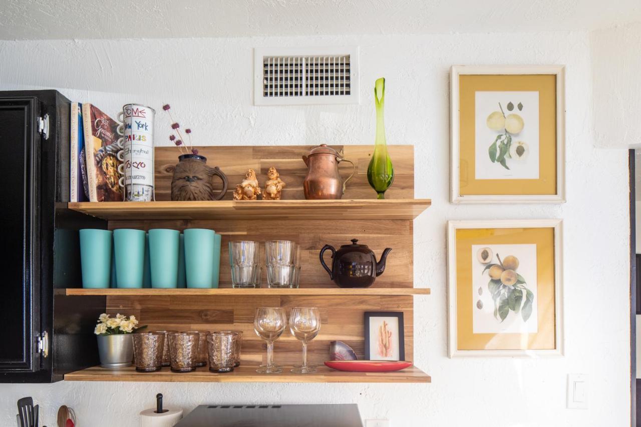 Mid-Century Modern Home In Beautiful ラキンタ エクステリア 写真