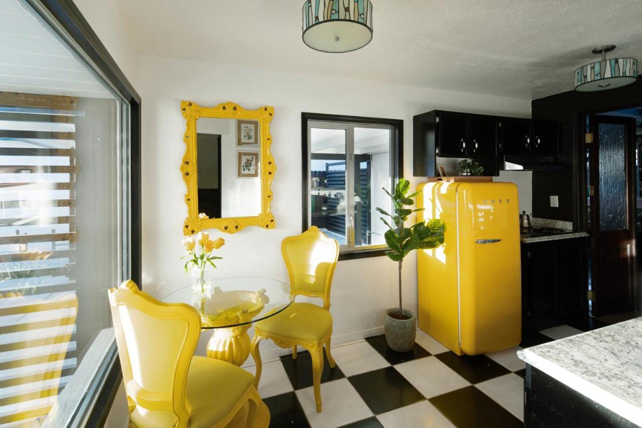 Mid-Century Modern Home In Beautiful ラキンタ エクステリア 写真
