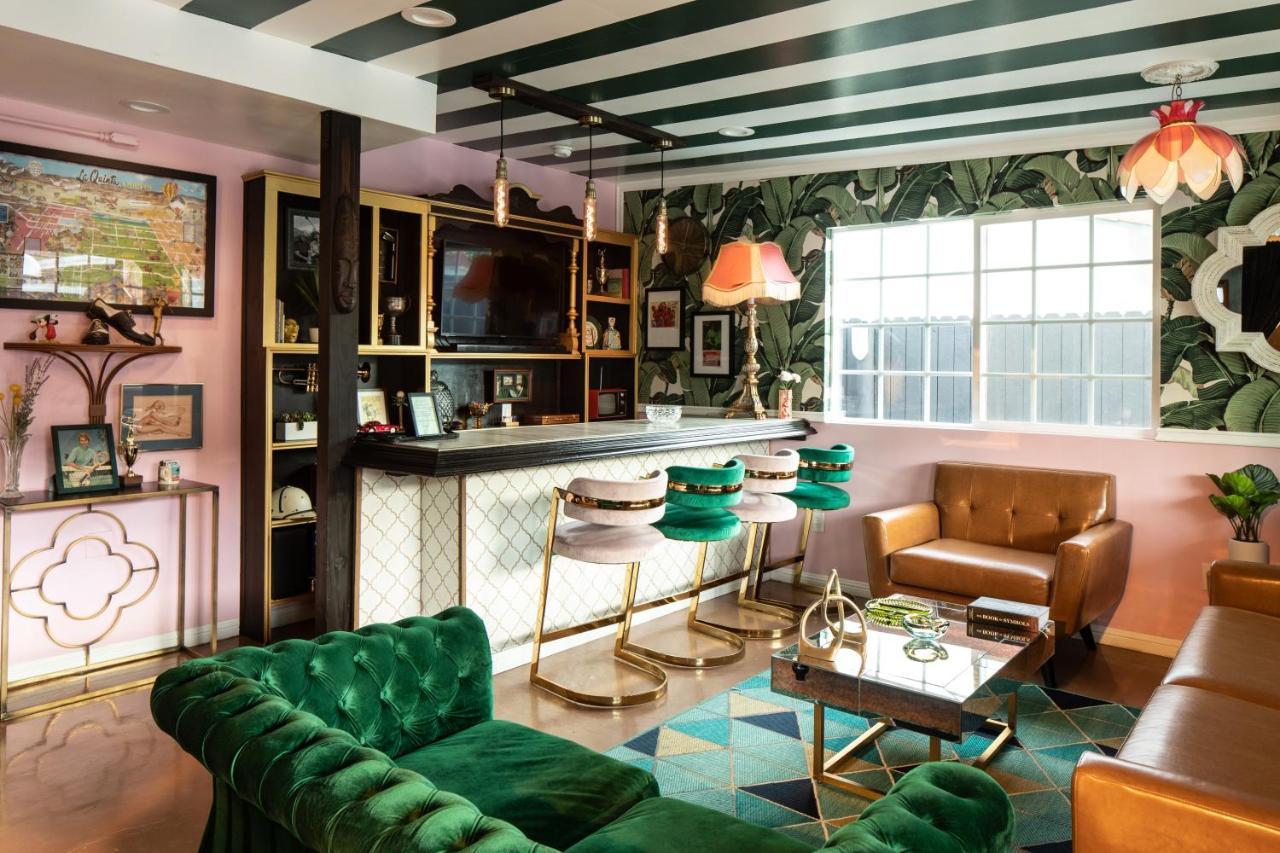 Mid-Century Modern Home In Beautiful ラキンタ エクステリア 写真