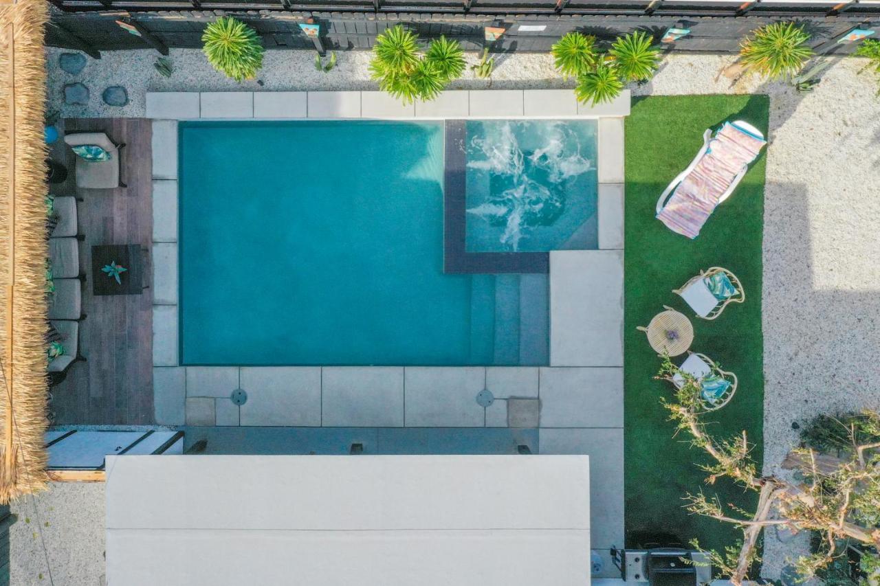 Mid-Century Modern Home In Beautiful ラキンタ エクステリア 写真