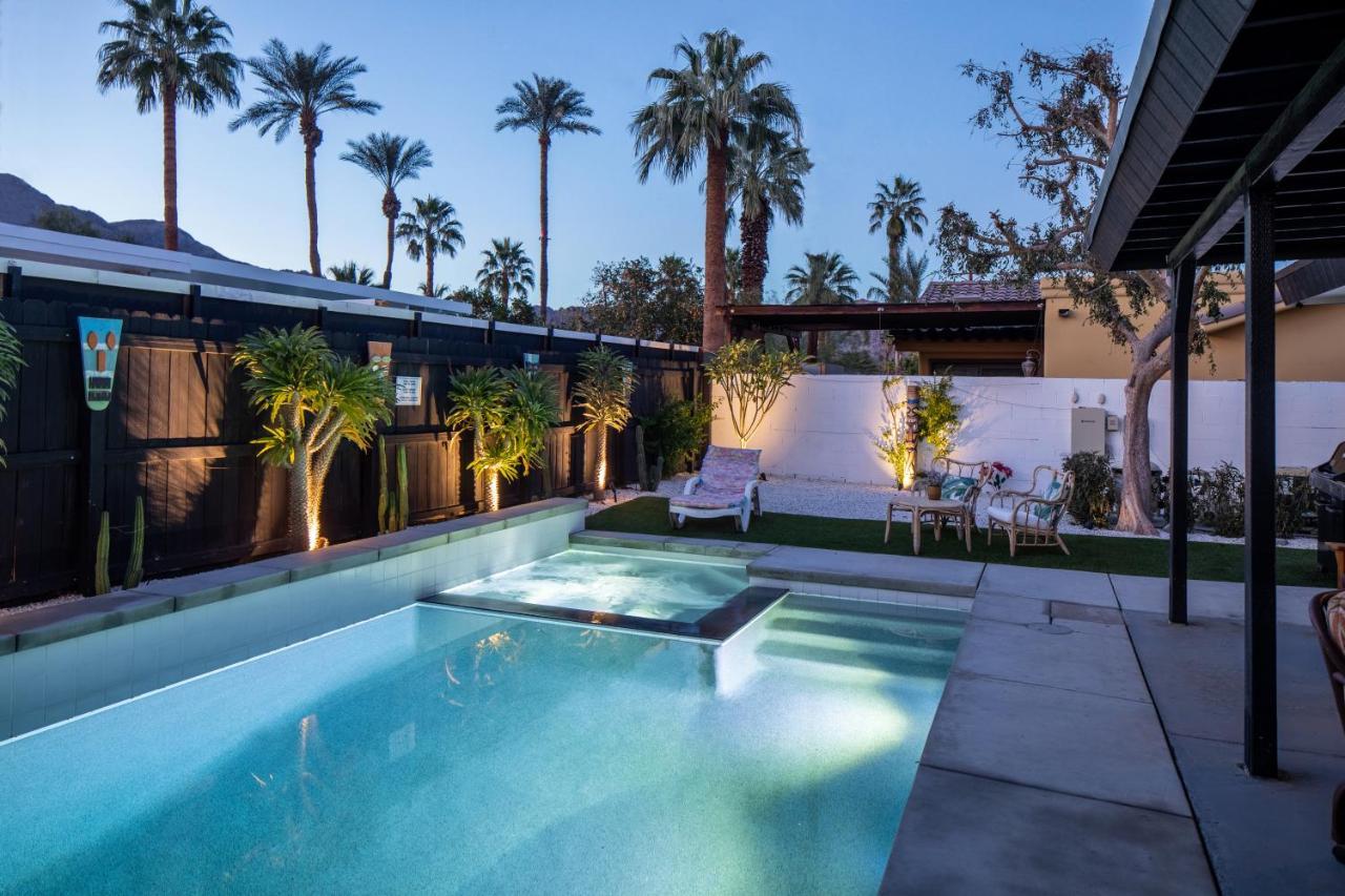 Mid-Century Modern Home In Beautiful ラキンタ エクステリア 写真