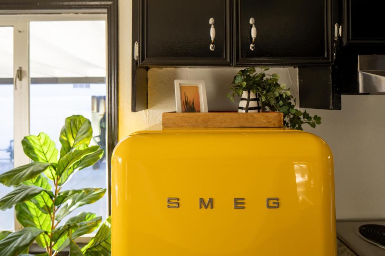 Mid-Century Modern Home In Beautiful ラキンタ エクステリア 写真