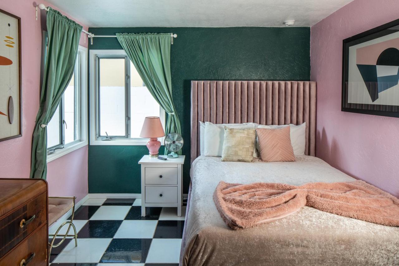 Mid-Century Modern Home In Beautiful ラキンタ エクステリア 写真