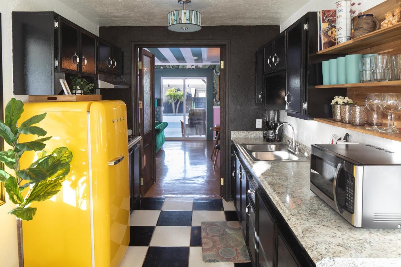 Mid-Century Modern Home In Beautiful ラキンタ エクステリア 写真