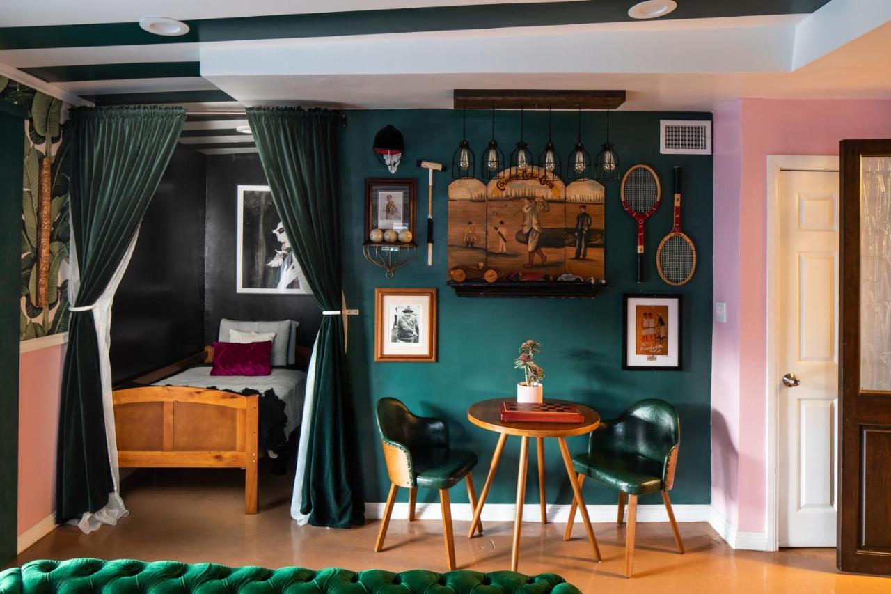 Mid-Century Modern Home In Beautiful ラキンタ エクステリア 写真